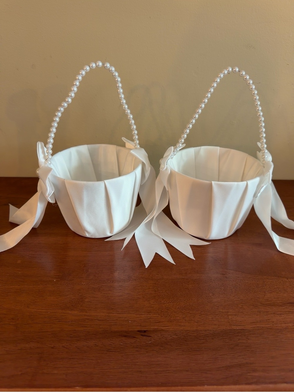 Set of 2 White Satin Flower Girl Baskets Pearl Handles Wedding Ceremony New